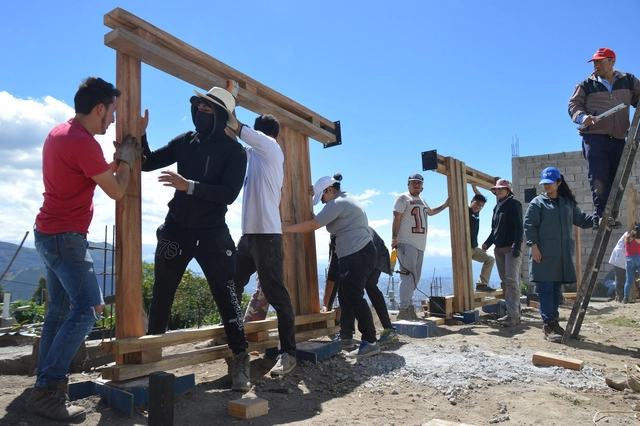 Tres proyectos del taller universitario 'Con Lo Que Hay' y ENSUSITIO en la periferia de Quito - Imagen Principal