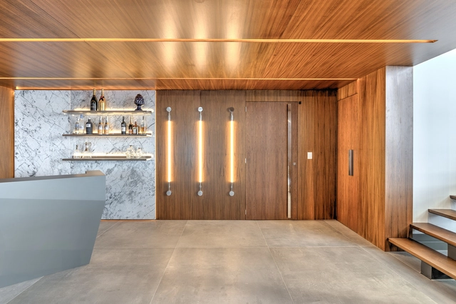 Duplex JM / Studio Colnaghi Arquitetura - Edifício De Apartamentos, Porta, Viga, Fachada, Banco