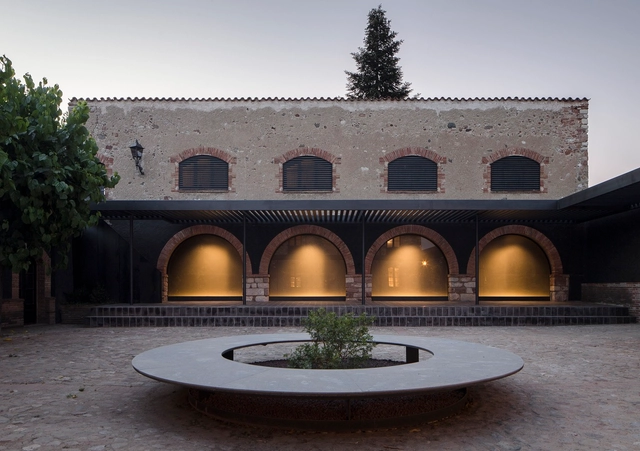 Casa Sant Martí / Francesc Rifé Studio - Remodelaciones, Patio interior, Fachada, Arco, Arcada, Pilares