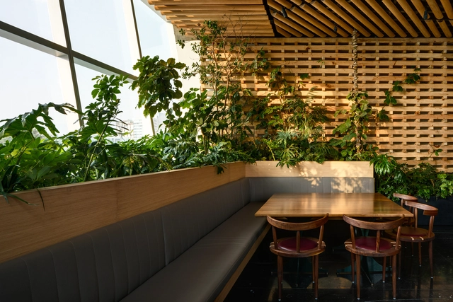 JM Japanese Restaurant / LEGORRETA + SEPULVEDA & BLANCASMORAN - Renovación, Jardín, Fachada, Mesas, Sillas