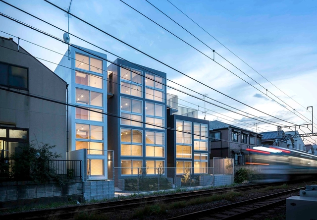 铁路旁的出租公寓 Mimosa Pudica / Horibe Associates - 居住建筑