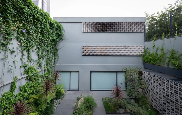 Oficinas Asintelix / Ezequiel Farca + Cristina Grappin - Arquitectura De Oficinas, Jardín, Fachada