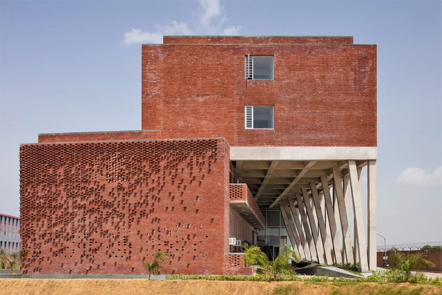 Alojamento Masculino / Zero Energy Design Lab - Albergues
