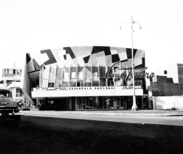 Clásicos de Arquitectura: Cine Tauro / Walter Weberhofer  - Fachada