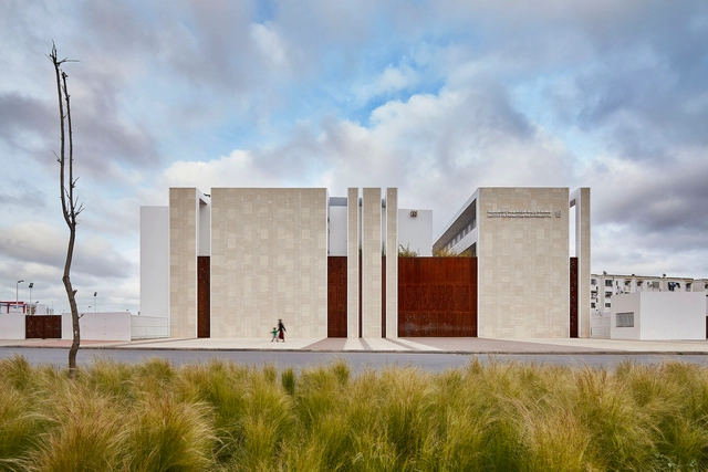 Muro del conocimiento / Tarik Zoubdi Architect + Mounir Benchekroun Architect - Escuela Primaria
