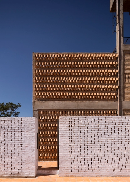 Pa´ í Ñu / Grupo Culata Jovái - Casas, Fachada, Pilares, Arco