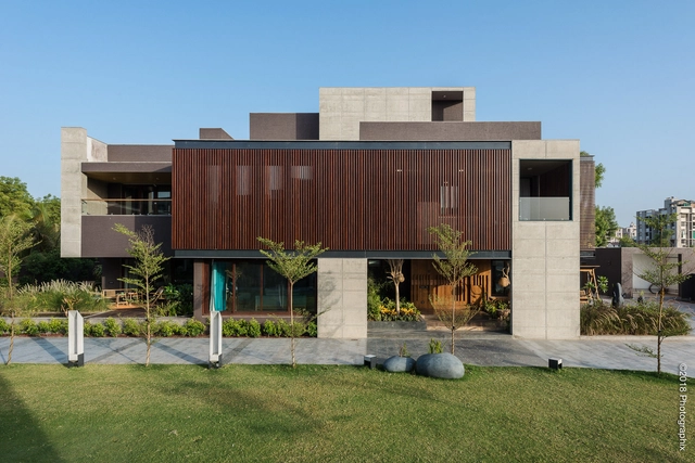 Casa Pantalla / The Grid Architects - Casas