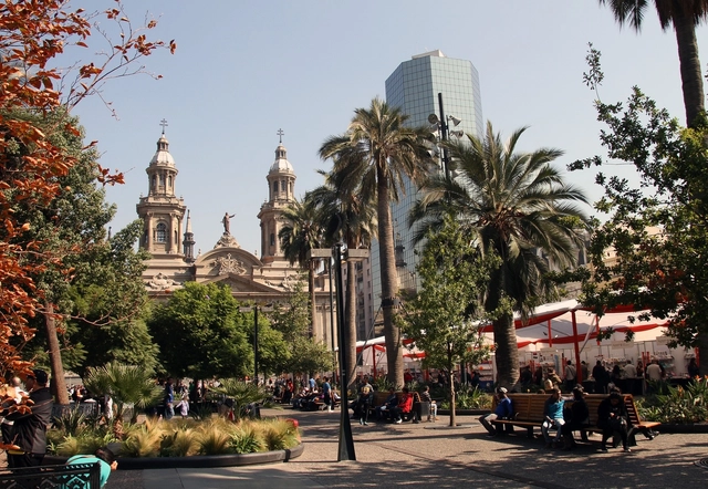 La ciudad chilena en prensa: Metro de Santiago superará mil millones de pasajeros en 2026 y revelan megaproyecto en muelle Barón de Valparaíso - Imagen Principal