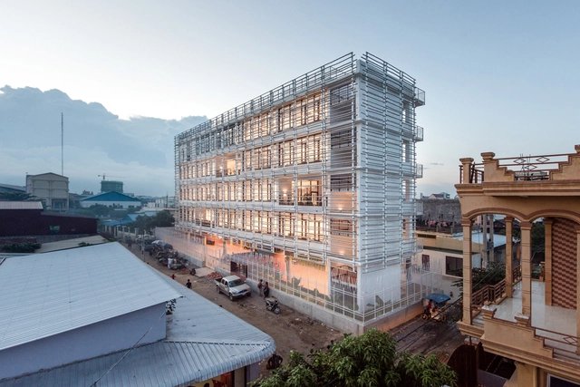 Neeson Cripps Academy / COOKFOX Architects - Sustainability, Facade, Cityscape