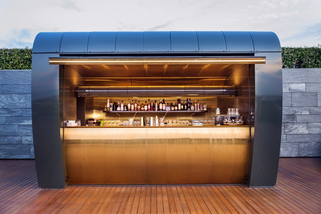 Cocktail Station / Mecanismo - Bar, Fachada