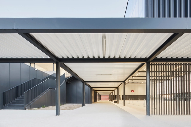 Pabellón Deportivo Municipal de Vila-Seca / NAM Arquitectura - Remodelaciones, Fachada, Fijación Vigas
