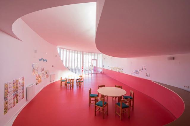 多拉尔市立儿童玩具图书馆 / Carquero Arquitectura - 市政建筑