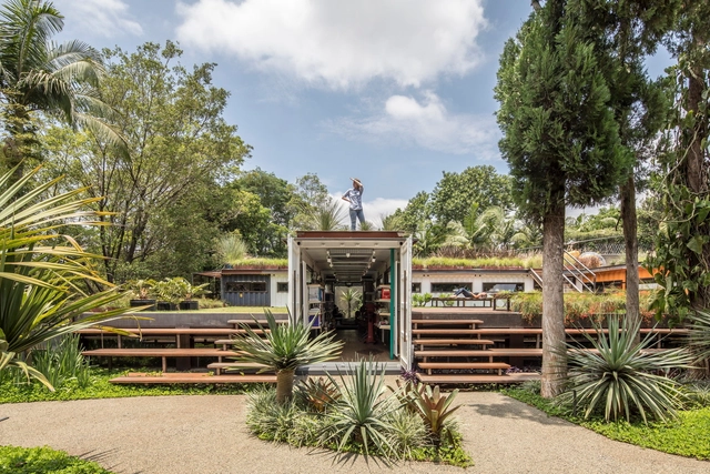 GSC / SuperLimão + Gabriela Coelho - Gallery, Garden, Facade, Stairs