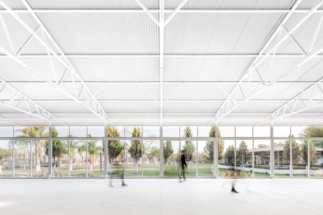 Pabellón Ávila / COTAPAREDES Arquitectos - Hotelería Y Entretenimiento, Fachada