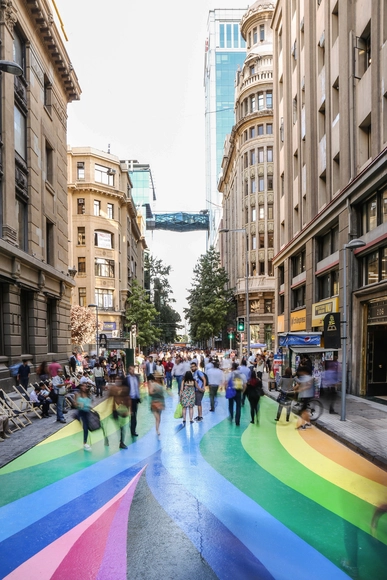 Colorido Paseo Bandera se mantendrá peatonal en el centro de Santiago - Imagen Principal