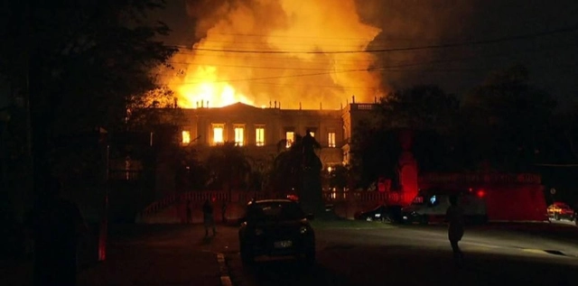 Incêndio de grandes proporções atinge o Museu Nacional no Rio de Janeiro - Imagem de Destaque