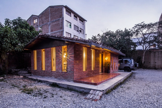 Oficina BEarq / BEarq + DOSarq + BUDA - Casas, Fachada, Puerta