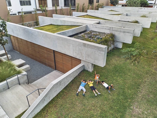 Centro Cultural: 50 ejemplos en sección y planta - Imagen Principal