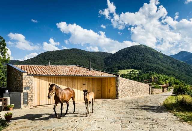 Casa Unifamiliar en la Cerdanya / Dom Arquitectura - Remodelaciones, Puerta