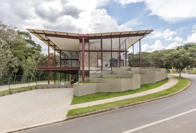 Sede Social Reserva do Paratehy / Maristela Faccioli Arquitetura + Estúdio Mori - Comunitário, Jardim, Fachada