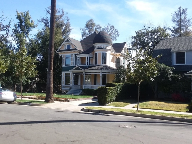 Markham Place Neighborhood Walking Tour - Featured Image