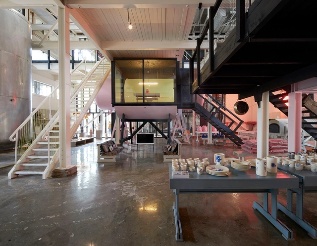 Social Label Design Lab ‘Werkwarenhuis’ / Eek en Dekkers - Offices, Stairs, Beam, Door, Handrail, Table