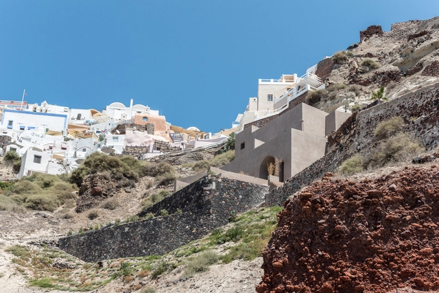 Pequeño hotel en el castillo de OIA / Kapsimalis Architects - Restauraciones