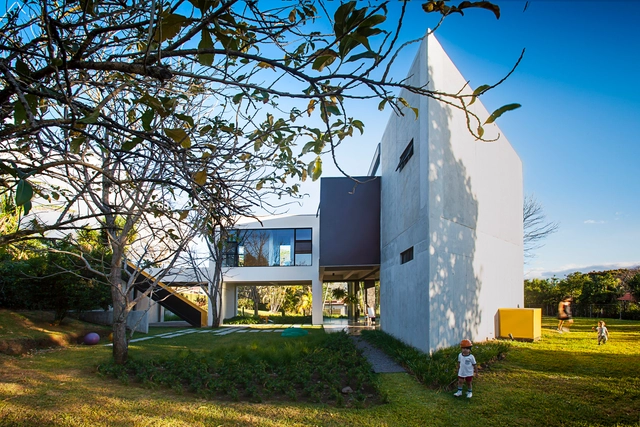 Residencia MENARI  / Ecostudio Architects - Casas, Fachada