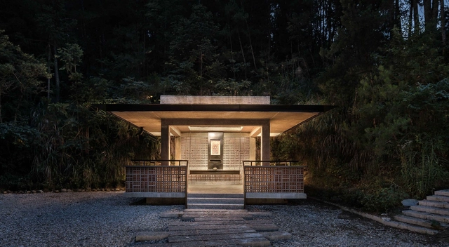 Temple for the God of Wealth / CNRPD/Fuyingbin Studio - Temple, Stairs, Door, Facade, Column, Forest