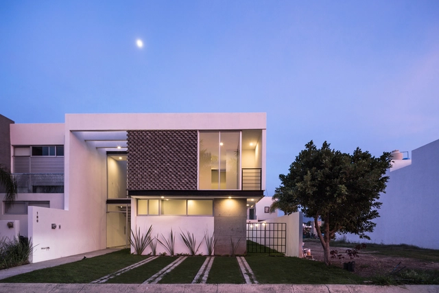 Casa Provenza / NDS - Casas, Fachada, Puerta, Escaleras