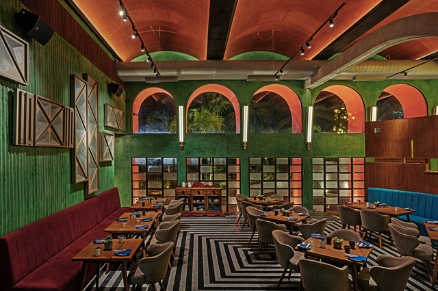 Bar-Restaurante 1Q1 / Khosla Associates - Bar