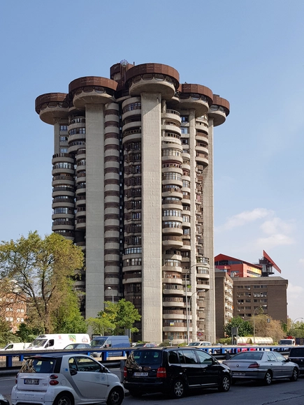 Clásicos de Arquitectura: Torres Blancas / Francisco Javier Sáenz de Oiza - Apartamentos, Fachada
