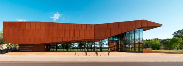 Sala Centenaria KS Cracovia 1906 y Centro deportivo para discapacitados / Biuro Projektow Lewicki Łatak - Recreación Y Entrenamiento