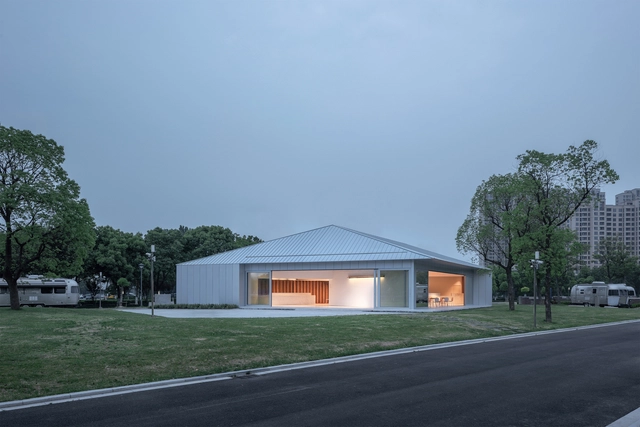 Shanghai Auto Expo Park RV Club / NATURALBUILD - Campus, Facade