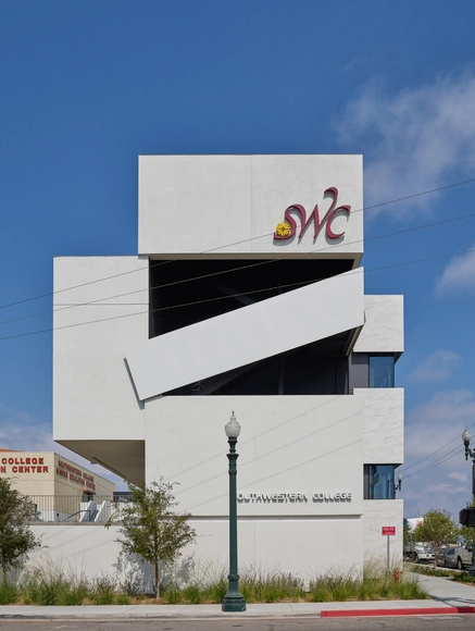 Edificio de Ciencias de la Salud de Southwestern College /Johnson Favaro - Educación Superior