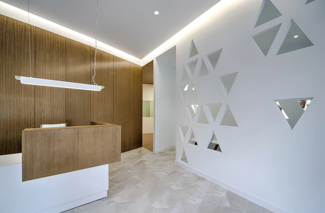 SALA CLINIC - Instituto Odontológico / Iván Cotado Diseño de Interiores - Clínica Dental, Fachada