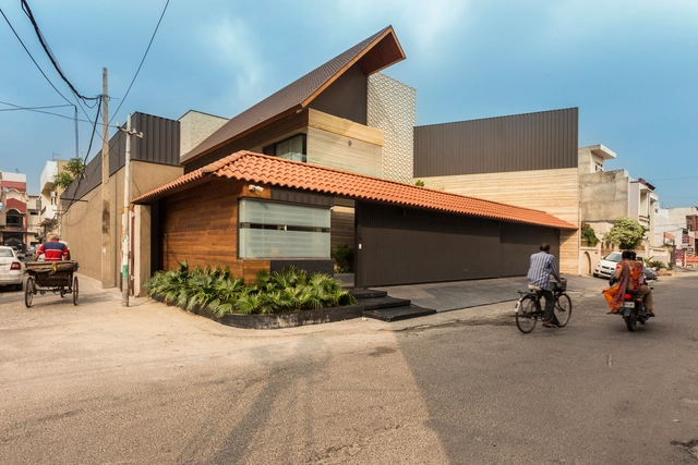 Una casa india moderna / 23DC Architects - Casas