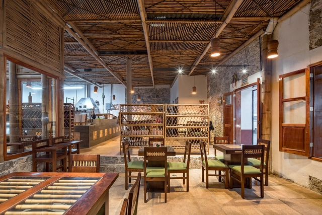 Cafetería Rural Comunitaria Tosepan Kajfen / Proyecto cafeína + Komoni - Sustentabilidad, Fijación Vigas, Puerta, Mesas, Sillas, Bancas