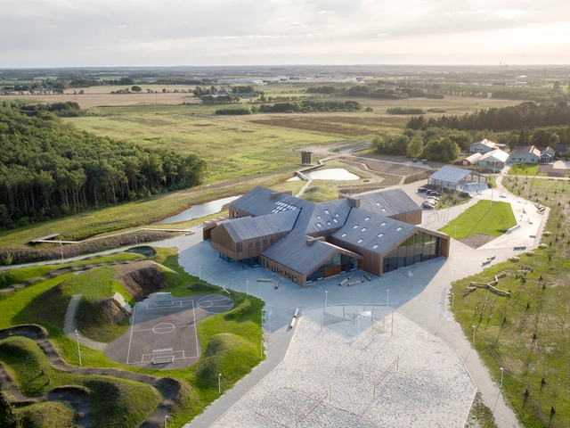 El corazón de Ikast / C.F. Møller Architects - Escuelas