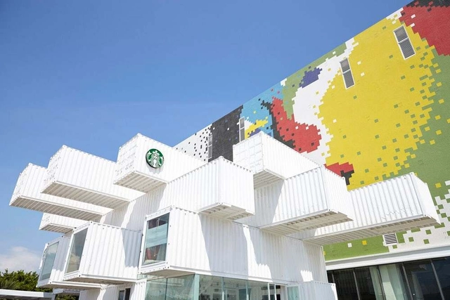 Kengo Kuma construye una tienda Starbucks en Taiwán con 29 contenedores - Imagen Principal
