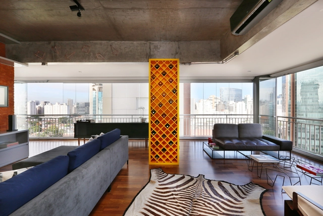 Itaim Bibi I  / Viviane Gobbato Arquitetura - Edifício De Apartamentos, Terraço, Viga, Fachada, Cadeira, Mesa