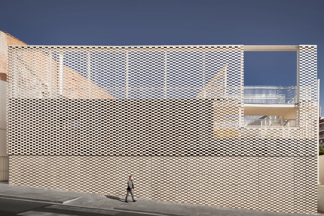 Guardería Virolai Petit /  Vicente Sarrablo + Jaume Colom + Roviras - Castelao Arquitectos - Kindergarten, Fachada