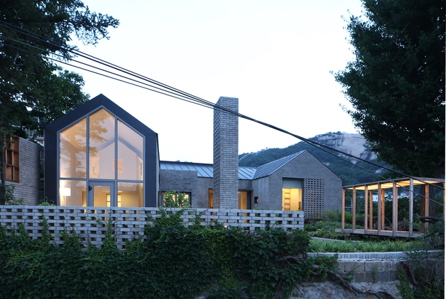 两家人的联合别墅 / Moohoi Architecture Studio - 独立住宅