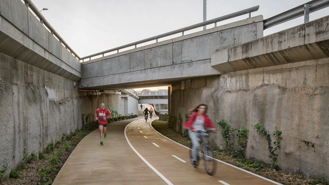 Carril Ciclable / Batlleiroig - Diseño Urbano, Barandas