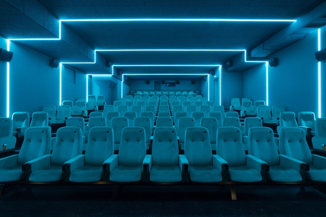Cine y espacios de proyección: ejemplos de arquitectura en planta y sección - Imagen Principal