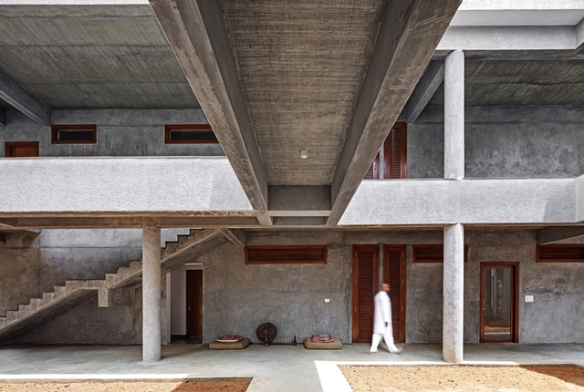 Wood and Concrete: Impressive Examples in Indian Architecture  - Featured Image