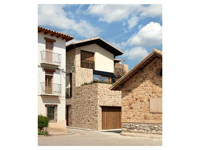 Casa em Rubielos de Mora / Ramón Esteve Estudio - Renovação
