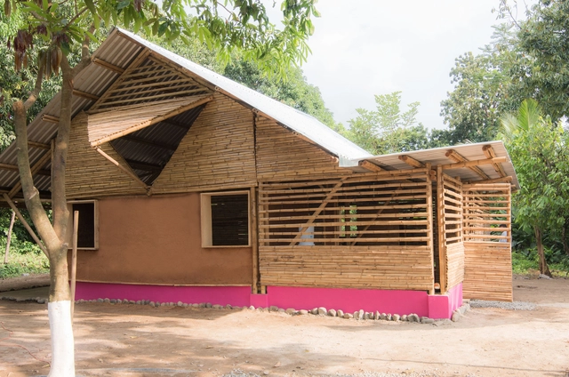 Crece tu Casa / Lucila Aguilar Arquitectos - Vivienda Social, Fachada, Escaleras