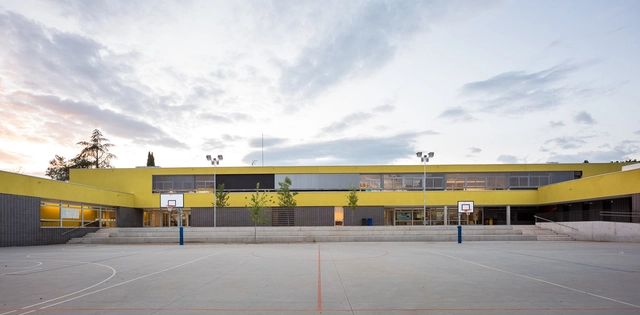Escuela de educación infantil y primària Soler de Vilardell / Forgas Arquitectes - Escuelas, Fachada