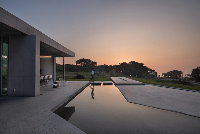 [EARNEST CAPE] The Hill where the sky and the sea take a break / JMY architects + PLS Architects - Houses, Door, Facade